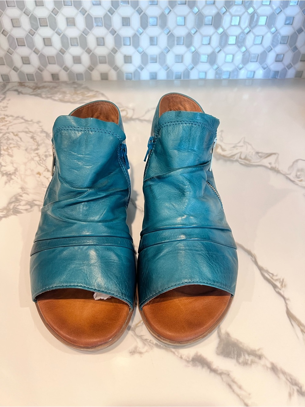 Miz Mooz Womens Dylan Sandals Marine Size EUR 40 U.S Size 9 To 9.5